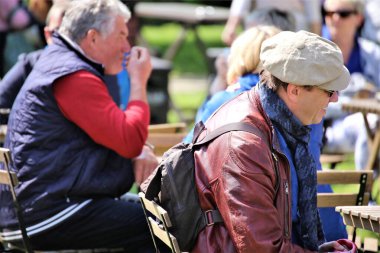 Kafe içkisindeki masa.