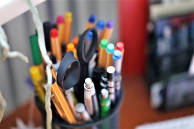 Beyaz arkaplanda dizinler