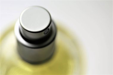 Bir şişe su püskürtme.