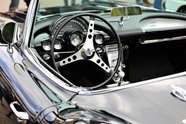 bir araba motorunun ayrıntıları