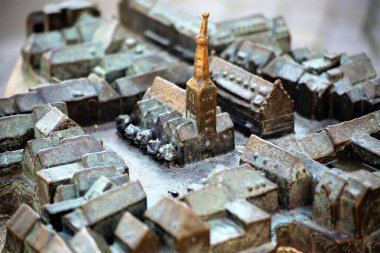 Eski bir mimarinin resmi.