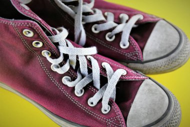 Bir spor ayakkabısının görüntüsü