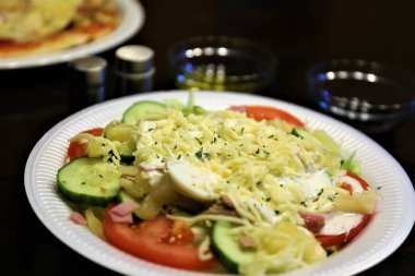 Bir pizza görüntüsü.