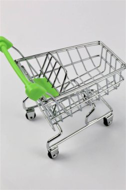 İzole edilmiş bir alışveriş arabasının konsept görüntüsü