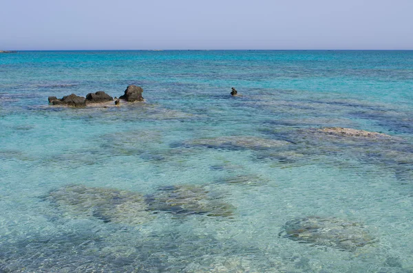 Berömda Elafonissi beach med rosa sand, Crete — Stockfoto