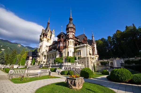 Peles kasteel in Roemenië — Stockfoto