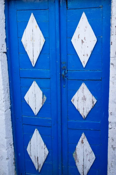 Типичная греческая дверь — стоковое фото