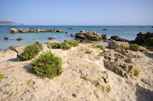 Spiaggia rocciosa sull'isola di Creta, Grecia — Foto Stock