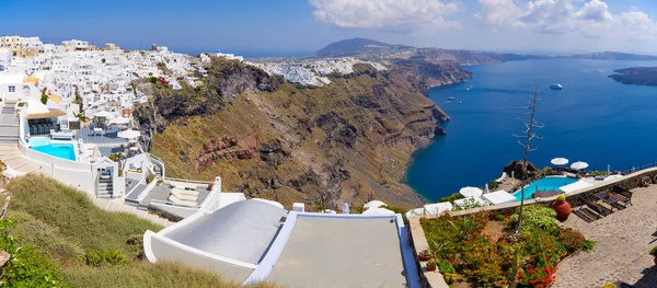 Panorama de Thira en la isla de Santorini, Grecia — Foto de Stock