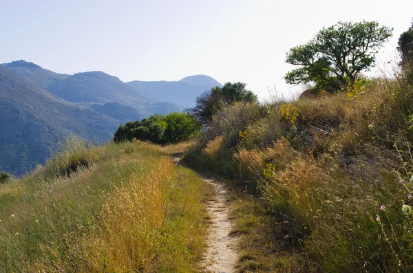 Colinas perto da aldeia de Polyrrinia em Creta - Grécia — Fotografia de Stock
