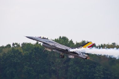 Belçika F-16 figter Radom Airshow, Polonya üzerinde