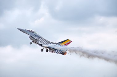 Belçika F-16 figter Radom Airshow, Polonya üzerinde
