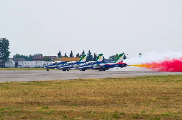 Formazione italiana delle Frecce Tricolori su Radom Airshow, Polonia — Foto Stock