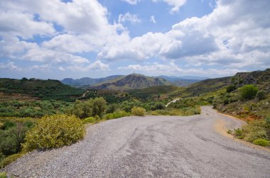 Toprak yol dağlarda, Crete, Yunanistan
