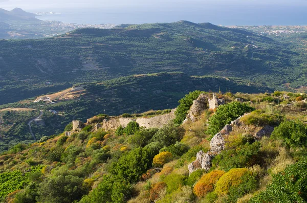 クレタ島のギリシャの Polyrrinia の村の近くの丘 — ストック写真