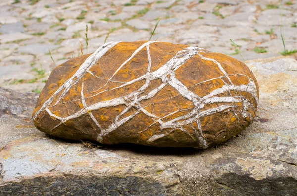 Bruine stenen met witte lijnen — Stockfoto