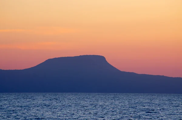 Pôr do sol sobre a ilha de Creta, Grécia — Fotografia de Stock