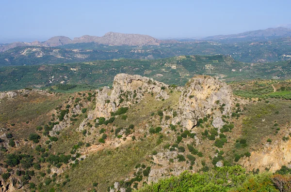 Στους λόφους κοντά στο χωριό Πολυρρήνια στην Κρήτη - Ελλάδα — Φωτογραφία Αρχείου