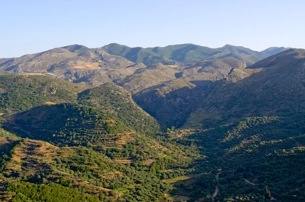 Στους λόφους κοντά στο χωριό Πολυρρήνια στην Κρήτη - Ελλάδα — Φωτογραφία Αρχείου