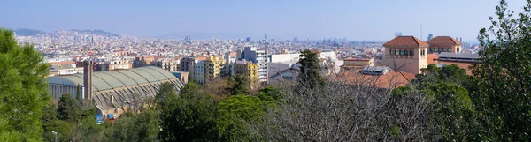 Paisaje urbano panorámico de Barcelona desde Montjuic Hill, España —  Fotos de Stock