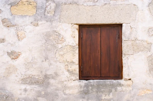 Ventana con persianas marrones — Foto de Stock