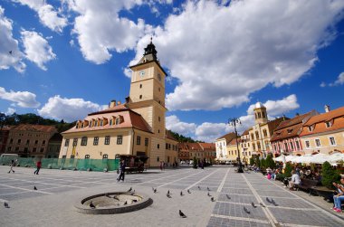 Kalabalık şehir Meydanı Brasov, Romanya