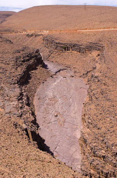 Deep gorge on Moroccan desert — Stock Photo, Image
