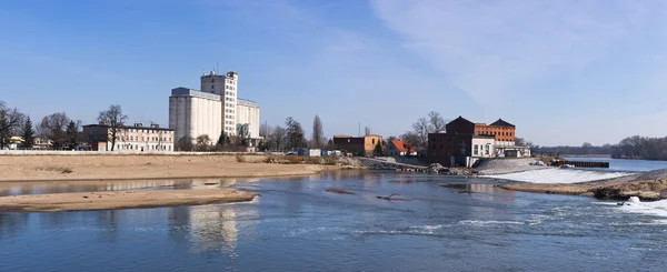 Waterval op odra rivier in brzeg, Polen — Stockfoto