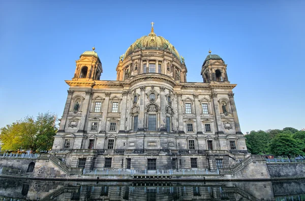 Berliner dom над річкою Шпрее, Німеччина — стокове фото