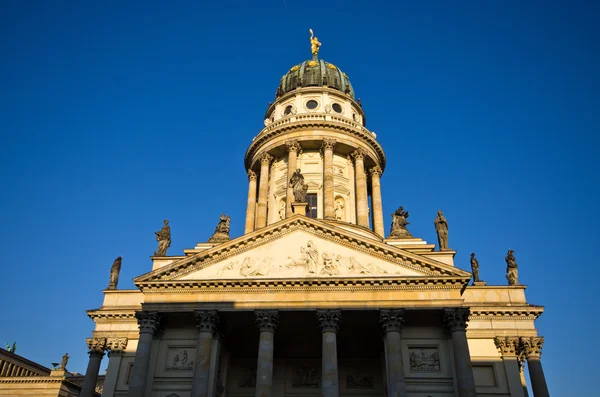 Sobre a Gendarmenmarkt em Berlim, Alemanha — Fotografia de Stock