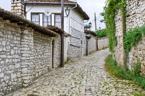 Úzké uličky v Berat, Albánie — Stock fotografie