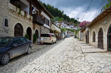 Berat, Arnavutluk'ta dar sokakları