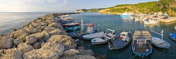 Рыбный порт в Agios Stefanos, Corfu, Greece — стоковое фото