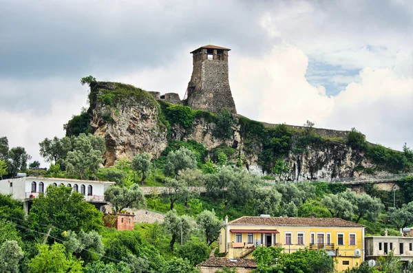 Scene med Kruja slot nær Tirana, Albanien - Stock-foto