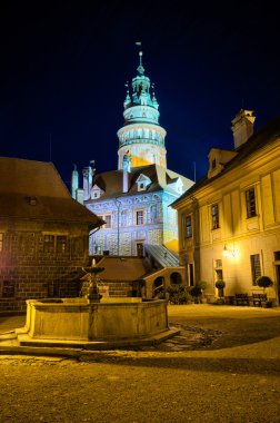 Kalenin Cesky Krumlov, Çek Cumhuriyeti için üzerinde gece boyunca kare