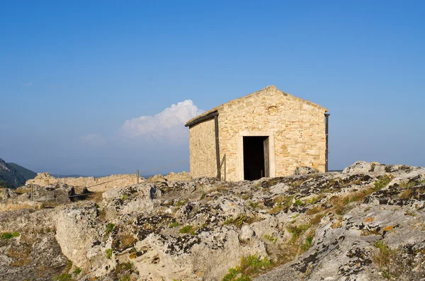 Oude kapel op Angelokastro kasteel - Corfu, Griekenland — Stockfoto