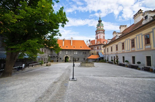 Plaza del castillo en Cesky Krumlov, República Checa — Foto de Stock