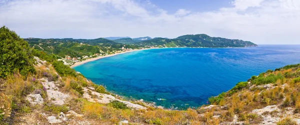 Laguna y altos acantilados cerca de Agios Georgios, Corfú, Grecia —  Fotos de Stock