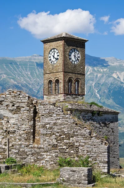 昔の Gjirokaster、アルバニアの城を遺跡します。 — ストック写真