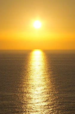 Ünlü günbatımı Perlouades Köyü - Corfu, Yunanistan