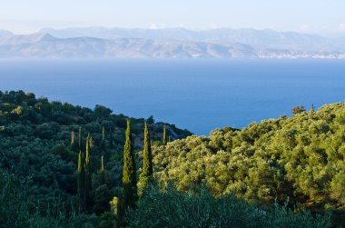 Landsacpe dağın, Corfu Island, Yunanistan üzerinden