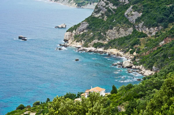 Maison individuelle au bord de la mer de Corfou, Grèce — Photo