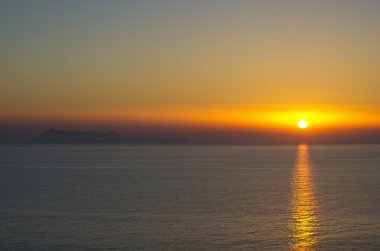 Ünlü günbatımı Perlouades Köyü - Corfu, Yunanistan