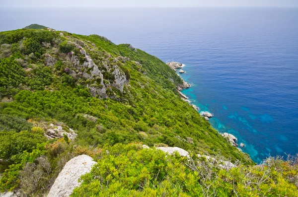 Costa verde nel paese mediterraneo — Foto Stock