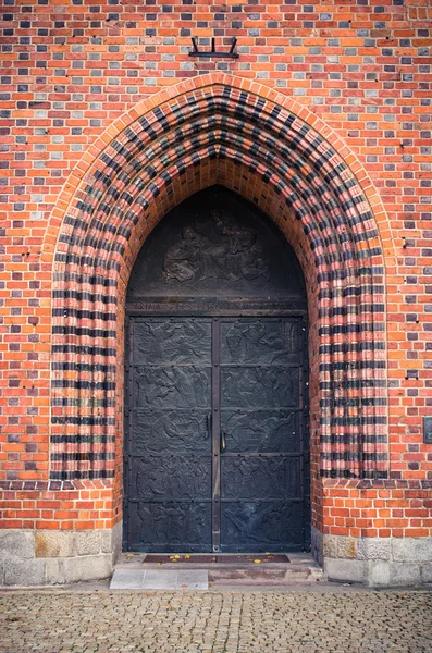 Ols puerta de la basílica en Poznan, Polonia — Foto de Stock
