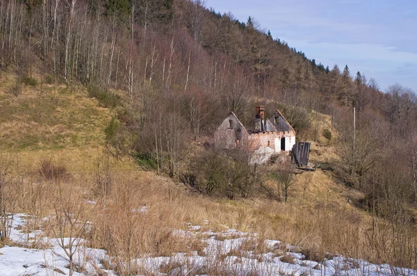 Opuszczony dom na wsi — Zdjęcie stockowe