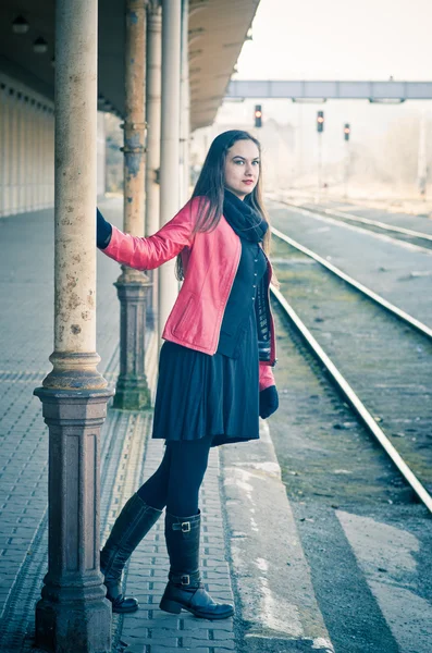 Woman waiting for train on old rail station — Stock Photo, Image