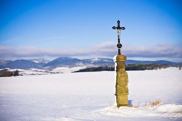 Christliches Denkmal in den Bergen, Tschechische Republik — Stockfoto