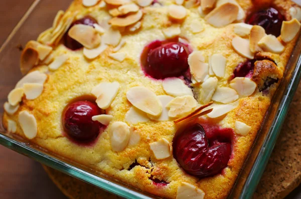 Souffle with cherries — Stock Photo, Image