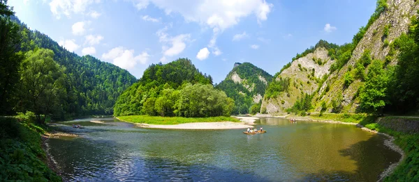 Dunajec sungai di pegunungan Pieniny, Polandia — Stok Foto